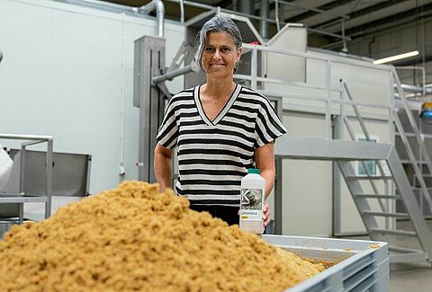 Limonica: breakthrough in large-scale production of a complex predatory mite